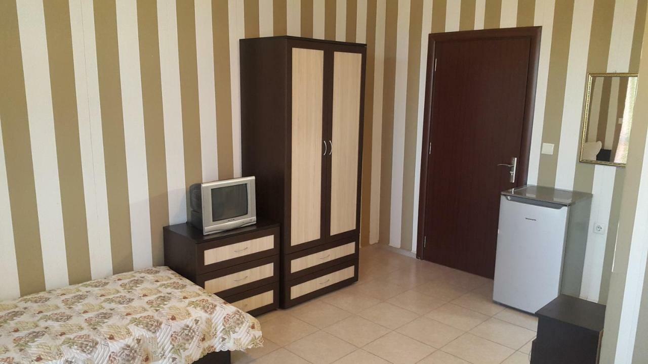 На Гости При Силвия Obzor Exterior photo
